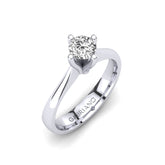 Gabriano Sofia 4 tırnaklı tektaş yüzük; GIA-HRD sertifikalı yuvarlak pırlanta ve beyaz altın montürün üstten görünüşü