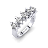 Gabriano Valencia beştaş yüzük; GIA-HRD sertifikalı yuvarlak pırlanta ve beyaz altın montürün üstten görünüşü