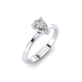 Gabriano Sabrina 3 tırnaklı tektaş yüzük; GIA-HRD sertifikalı damla pırlanta ve beyaz altın montürün üstten görünüşü