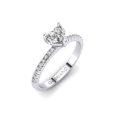 Gabriano Elinor 3 tırnaklı tektaş yüzük; GIA-HRD sertifikalı kalp pırlanta ve beyaz altın montürün üstten görünüşü