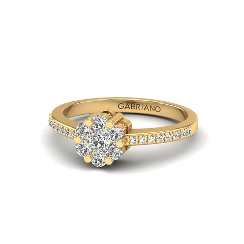 Gabriano Elsa tektaş efektli yüzük; yuvarlak pırlanta ve sarı altın montürün üstten görünüşü