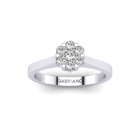 Gabriano Chiara tektaş efektli yüzük; yuvarlak pırlanta ve beyaz altın montürün üstten görünüşü