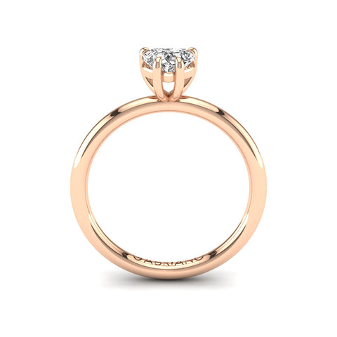 Gabriano Meliora 4 pençe tırnaklı tektaş yüzük; GIA-HRD sertifikalı kalp pırlanta ve rose altın montürün yandan görünüşü