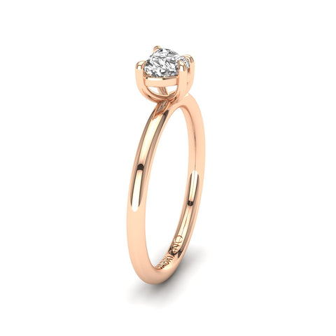 Gabriano Meliora 4 pençe tırnaklı tektaş yüzük; GIA-HRD sertifikalı kalp pırlanta ve rose altın montürün yandan görünüşü