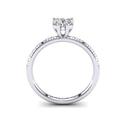 Gabriano Velvetine 4 pençe tırnaklı tektaş yüzük; GIA-HRD sertifikalı kalp pırlanta ve beyaz altın montürün yandan görünüşü