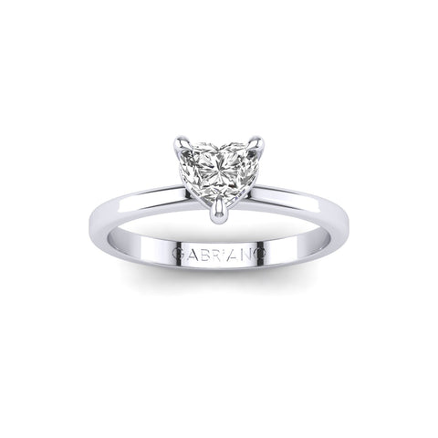 Gabriano Serenova 3 pençe tırnaklı tektaş yüzük; GIA-HRD sertifikalı kalp pırlanta ve beyaz altın montürün üstten görünüşü