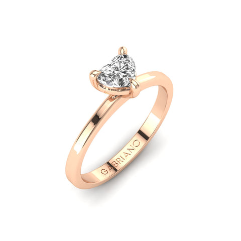 Gabriano Serenova 3 pençe tırnaklı tektaş yüzük; GIA-HRD sertifikalı kalp pırlanta ve rose altın montürün üstten görünüşü