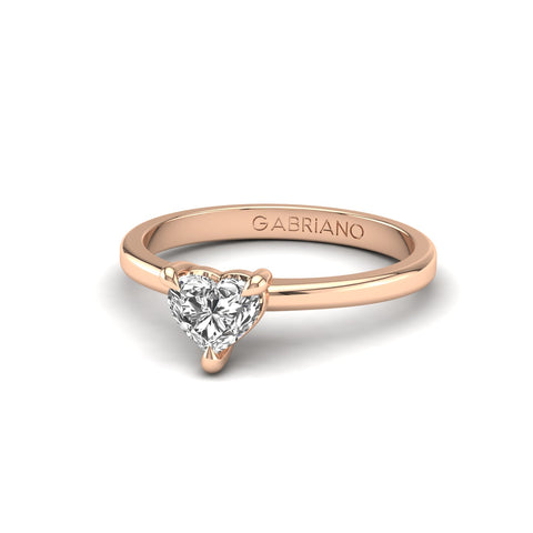 Gabriano Serenova 3 pençe tırnaklı tektaş yüzük; GIA-HRD sertifikalı kalp pırlanta ve rose altın montürün üstten görünüşü