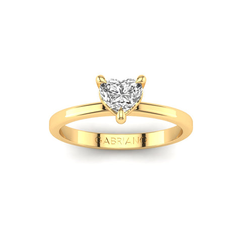 Gabriano Serenova 3 pençe tırnaklı tektaş yüzük; GIA-HRD sertifikalı kalp pırlanta ve sarı altın montürün üstten görünüşü