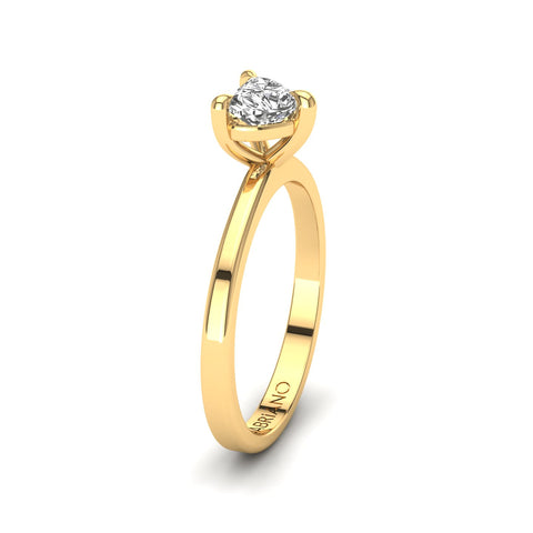 Gabriano Serenova 3 pençe tırnaklı tektaş yüzük; GIA-HRD sertifikalı kalp pırlanta ve sarı altın montürün yandan görünüşü