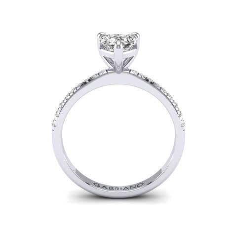 Gabriano Elinor 3 pençe tırnaklı tektaş yüzük; GIA-HRD sertifikalı kalp pırlanta ve beyaz altın montürün yandan görünüşü