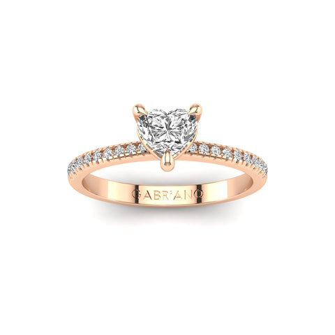 Gabriano Elinor 3 pençe tırnaklı tektaş yüzük; GIA-HRD sertifikalı kalp pırlanta ve rose altın montürün üstten görünüşü