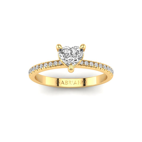 Gabriano Elinor 3 pençe tırnaklı tektaş yüzük; GIA-HRD sertifikalı kalp pırlanta ve sarı altın montürün üstten görünüşü