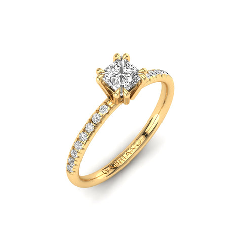 Gabriano Valoris 8 pençe tırnaklı tektaş yüzük; GIA-HRD sertifikalı prenses pırlanta ve sarı altın montürün üstten görünüşü