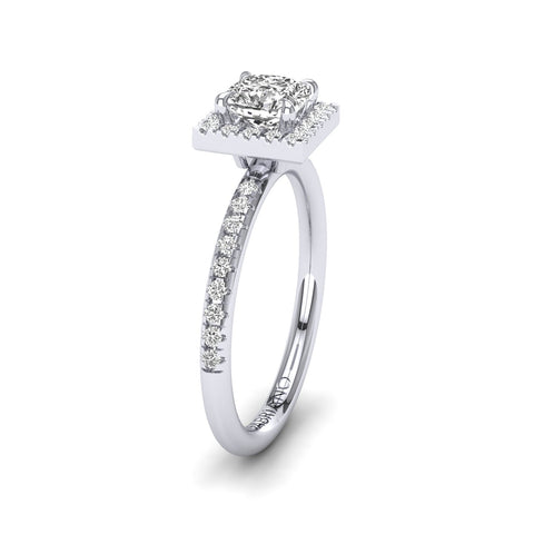 Gabriano Serena 4 tırnaklı tektaş yüzük; GIA-HRD sertifikalı cushion pırlanta ve beyaz altın montürün yandan görünüşü