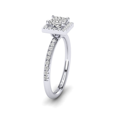 Gabriano Seraphine 4 Pençe tırnaklı tektaş yüzük; GIA-HRD sertifikalı prenses pırlanta ve beyaz altın montürün yandan görünüşü