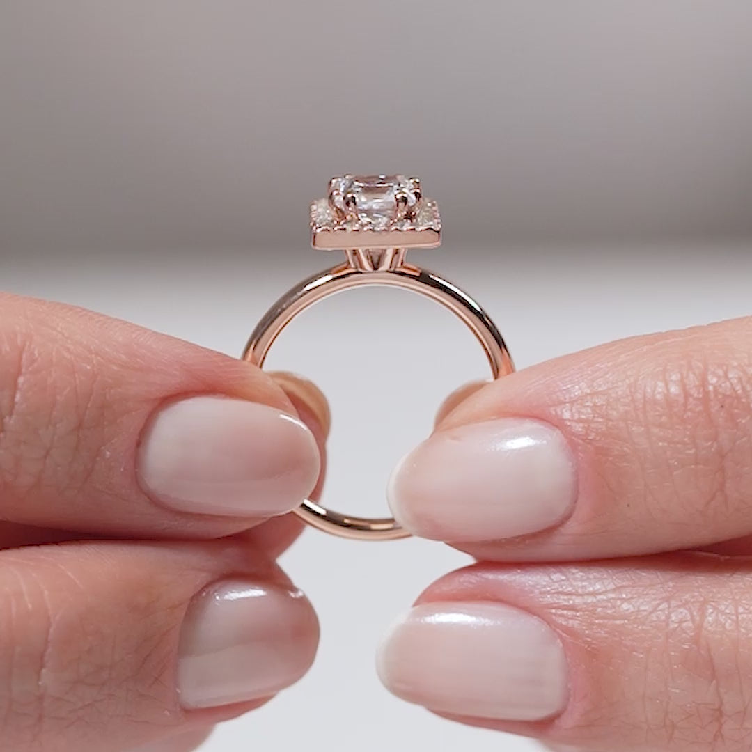 Gabriano Amelia 8 tırnaklı tektaş yüzük; GIA-HRD sertifikalı yuvarlak pırlanta ve rose altın montürün manken elinde videosu